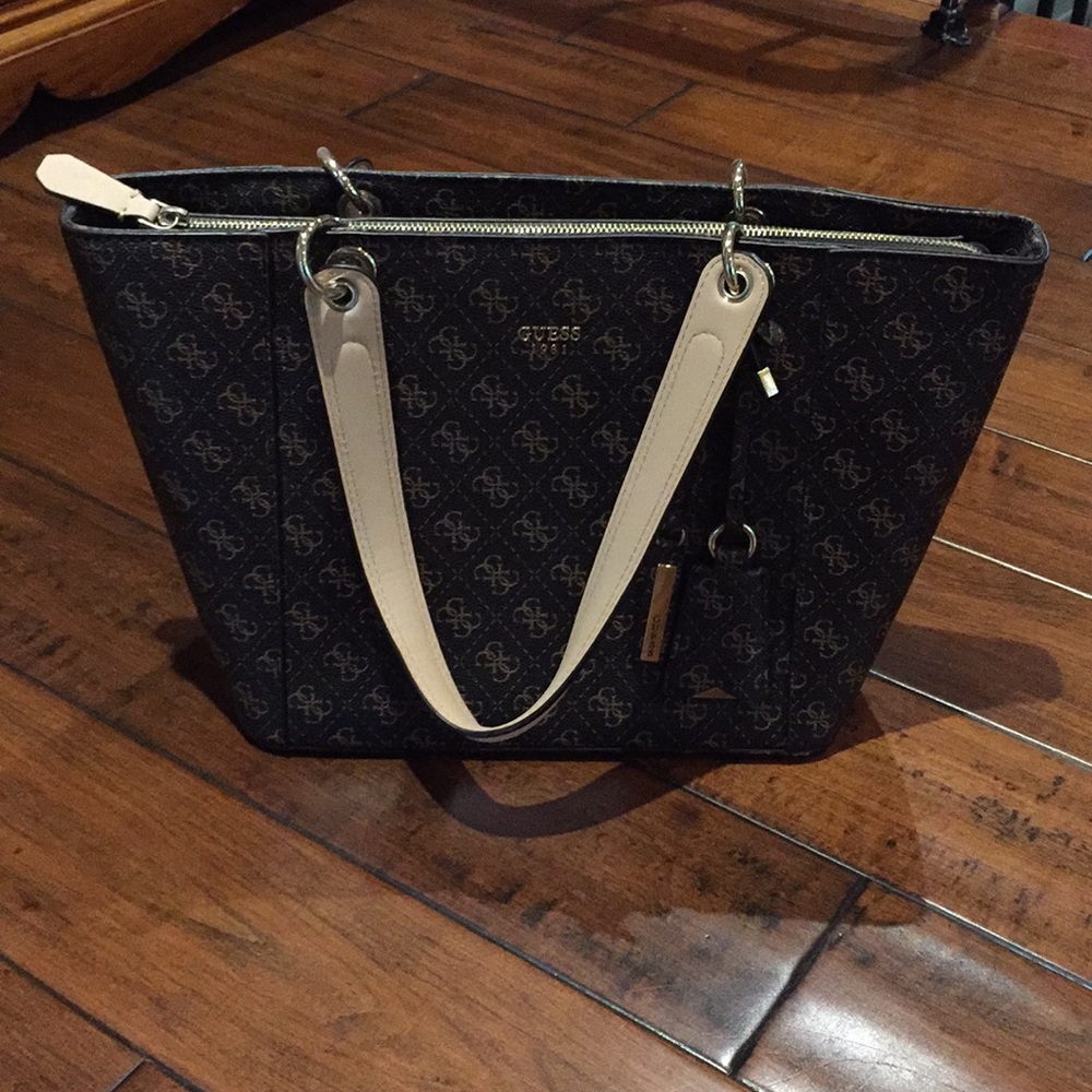 Brown Kamryn Guess purse new with tags.